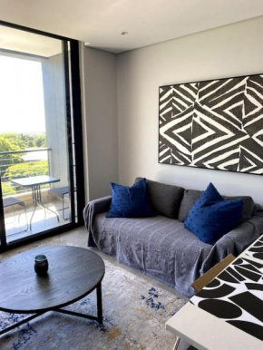 Upmarket Modern 1 Bedroom Apartment